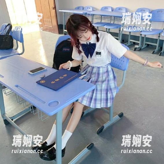 跟我一起在17c吃瓜分享，让你在社交圈里霸占话题焦点！