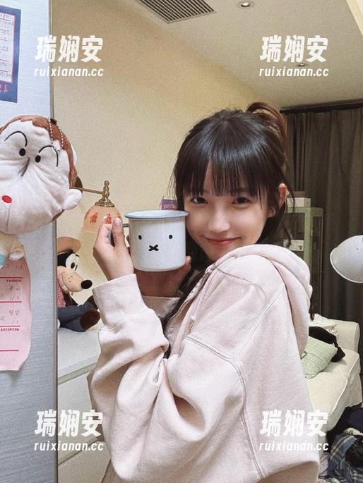 不想错过？来下载“17吃瓜网”，这里瓜多到能开个派对！