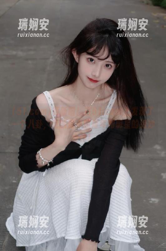 51.com 更新啦!在51.com上发现了一个八卦,竟然是小镇青年和明星的绝妙合作!