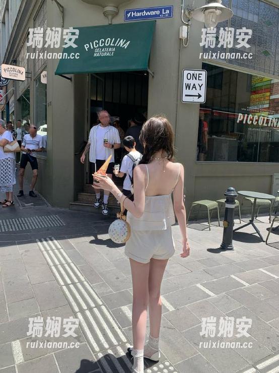 和我一起在91吃瓜永久在线，及时收瓜不落空！