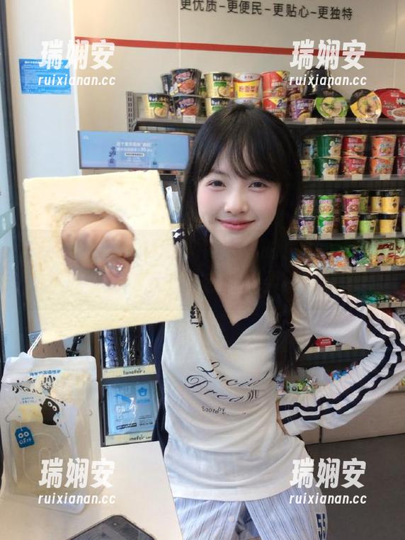 91黑料网，真的是个大集合，瓜吃到停不下来，我可能要被喂饱了！