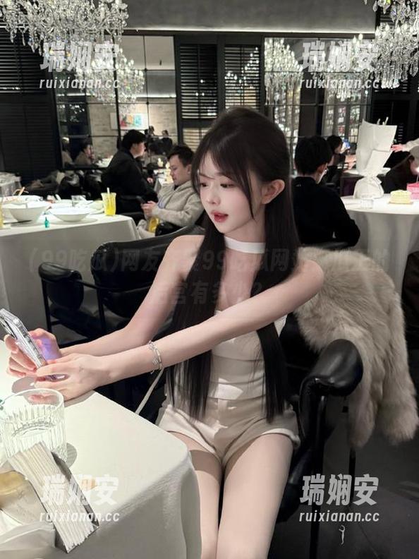 网友齐聚99吃瓜网站：瓜王的后宫有多少？