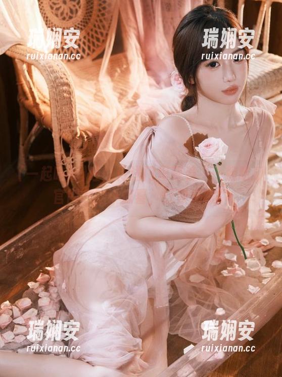 哇！传送门里藏着“一起吃瓜官网”的小惊喜，赶紧来瞧！
