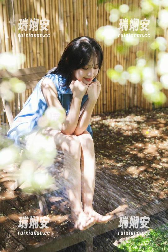 苹果版与官网网页版的‘大战’：五一吃瓜总有一款适合你！
