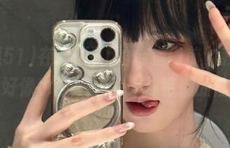 在吃瓜51的传送门前，我的自拍照好像也被赋予了一种特别的魔力！