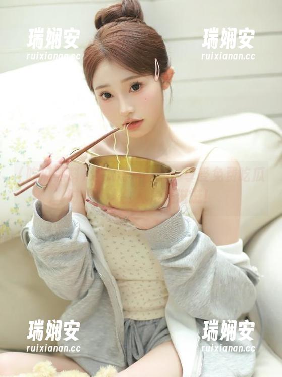 吃瓜黑料在线：享受免费吃瓜时光，人生真是美滋滋！