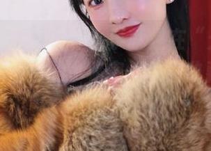 没什么事就是在“天天吃瓜网”隐藏自己的小秘密，偷偷收藏那些乱摊子
