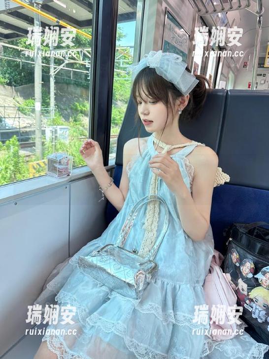 黑料911首页，谁的瓜最酸？一起来划划水吧！
