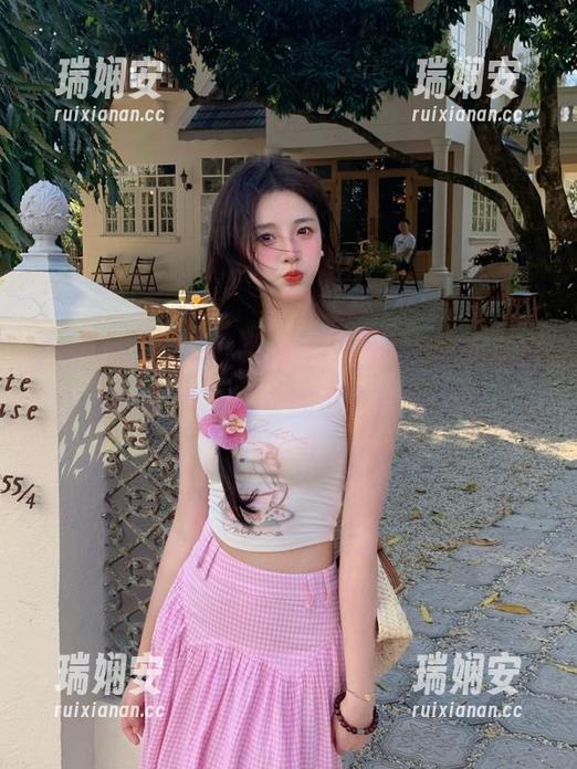 一秒探秘：zztt10.ccm黑料不打样视频中的那些撩人瞬间