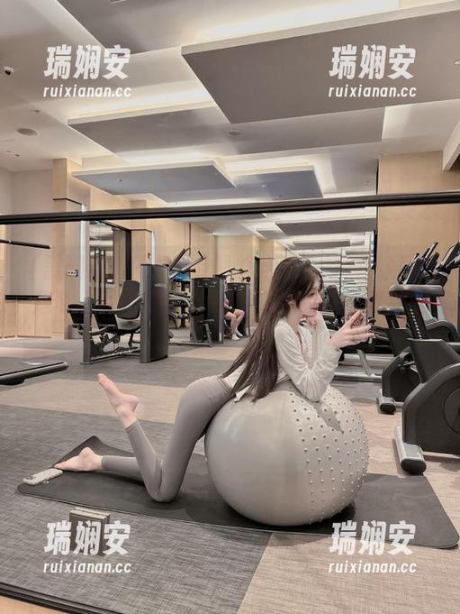 黑料吃瓜不打烊：不过是个“网曝门”，免费门后故事是真的吗？