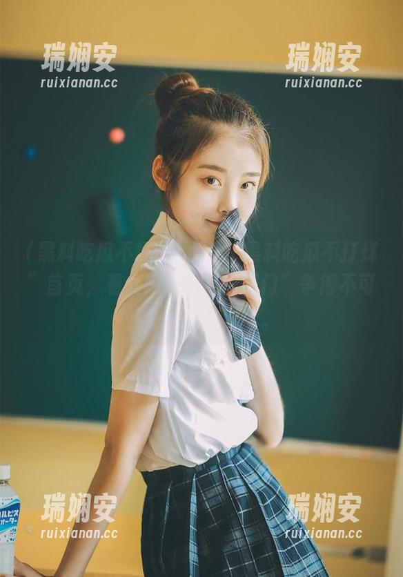 点开“黑料吃瓜不打烊”首页，看众网友为“网曝门”争得不可开交的神奇对话。
