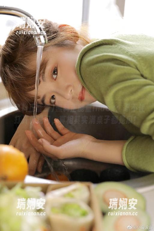 黑料正能量index：忍不住打开传送门，真相其实满桌子都是瓜！